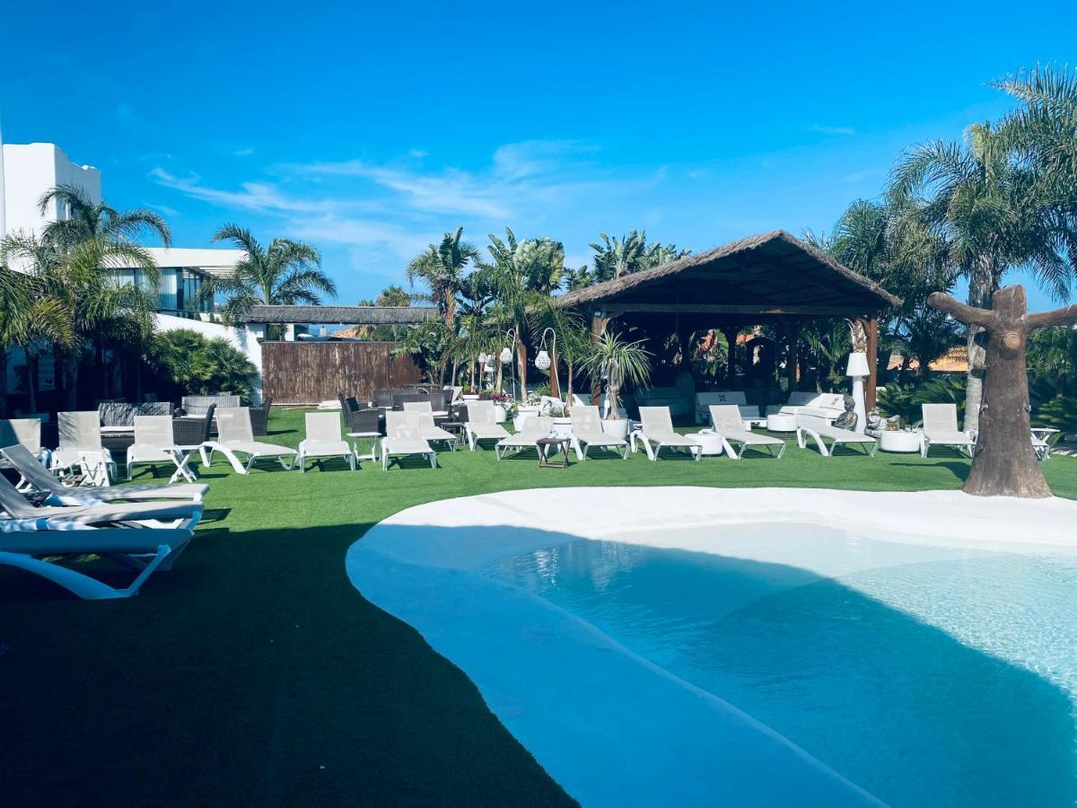 Puro Estrecho Hotel del amor *