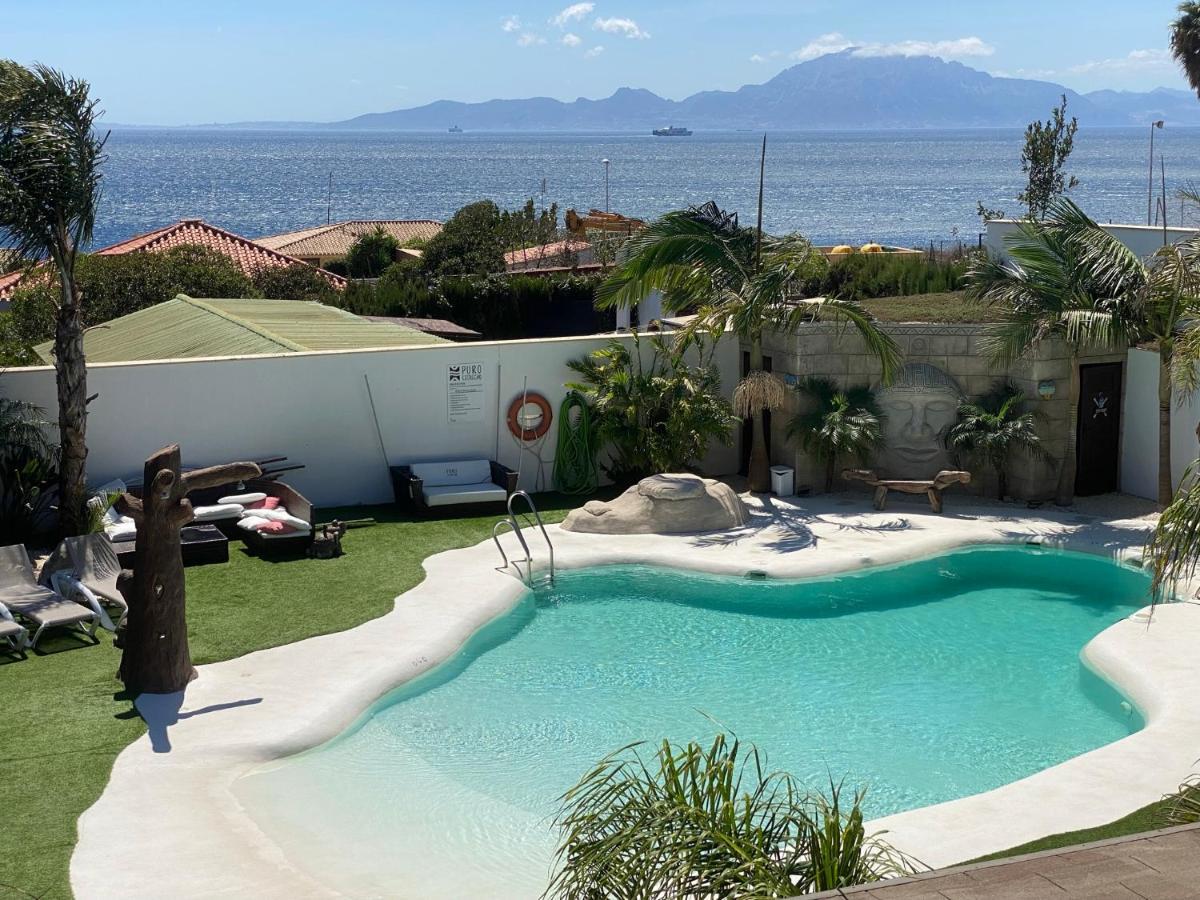 Puro Estrecho Hotel del amor